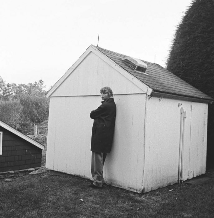TSwiftNZ's tweet photo. 📲 | Taylor Swift has updated her bios on all social media platforms to “I come back stronger than a 90’s trend” #evermoreAlbum https://t.co/ZgvS4kXYmJ
