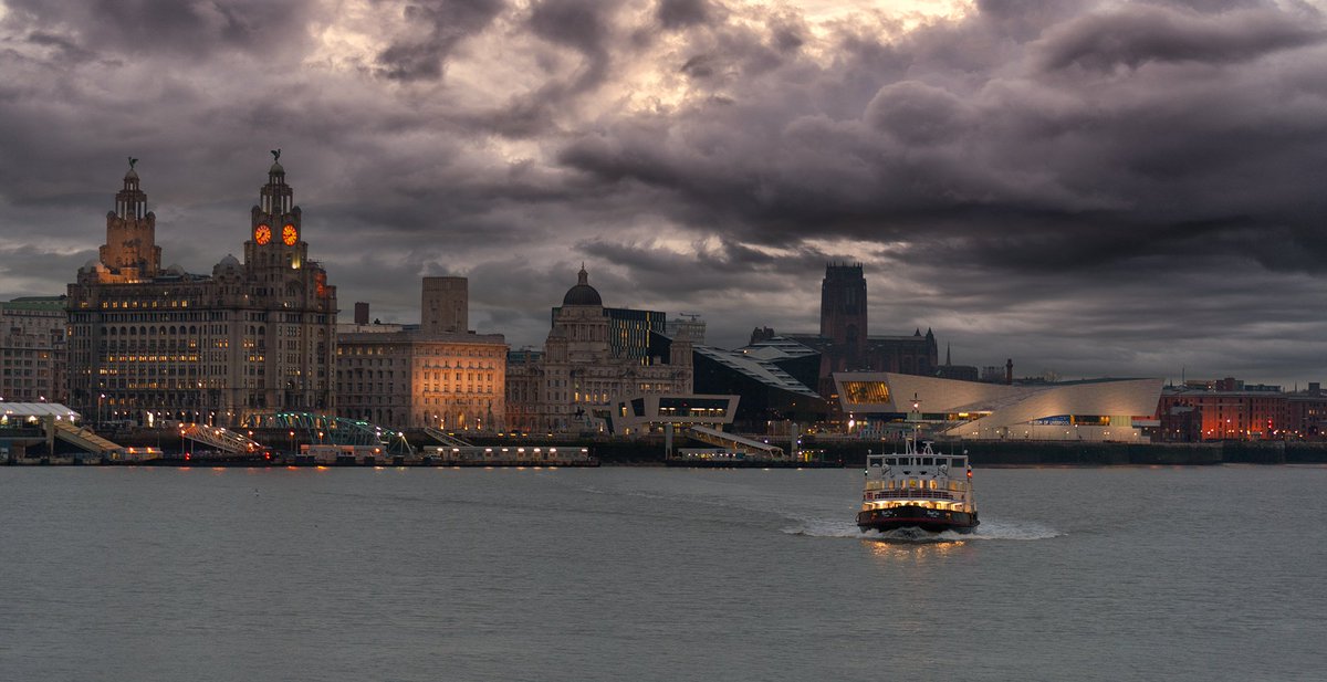 Good morning, #Liverpool The world famous Mersey ferry and iconic waterfront☔️ @MerseyFerries