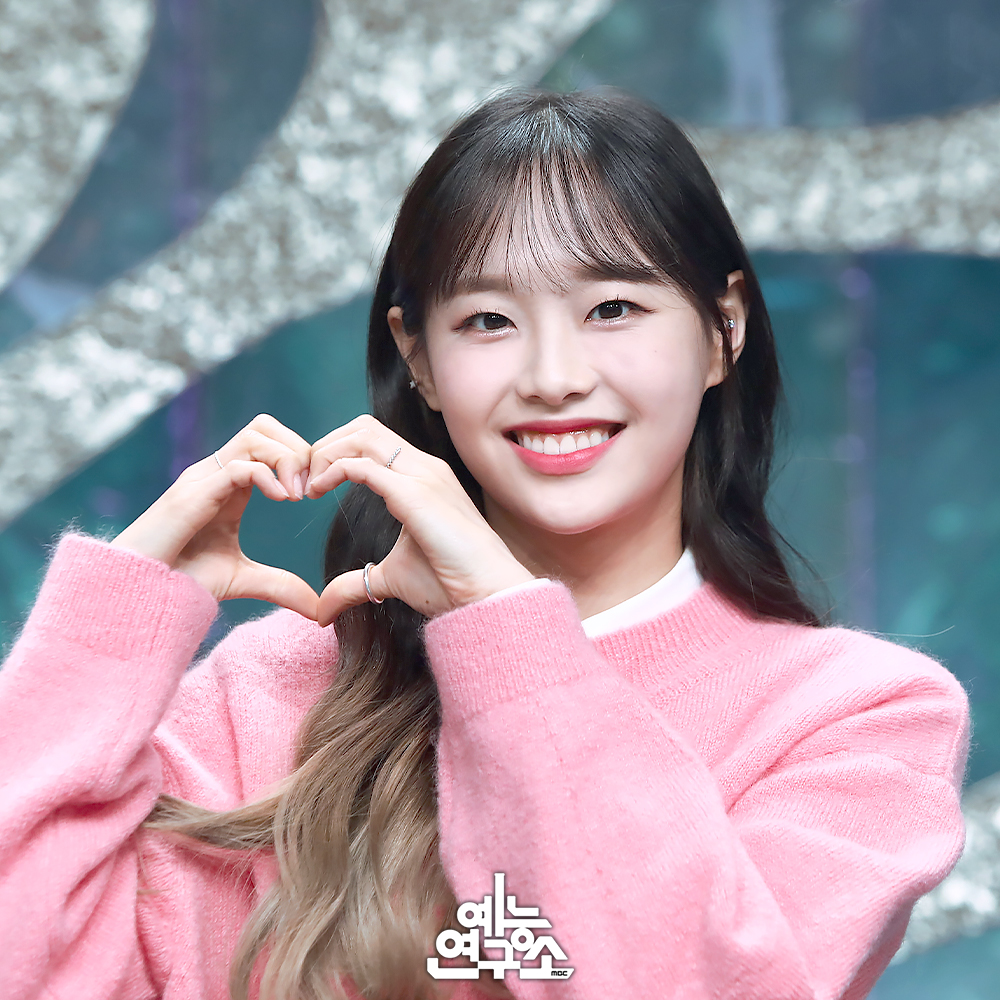 MBC_entertain's tweet photo. 오랜만에 판정석에 스며온 🐧🦋
#복면가왕 오늘 오후 6시 20분!
#LOONA #이달의소녀 #츄 #고원 @loonatheworld https://t.co/Fy1HX0bphg