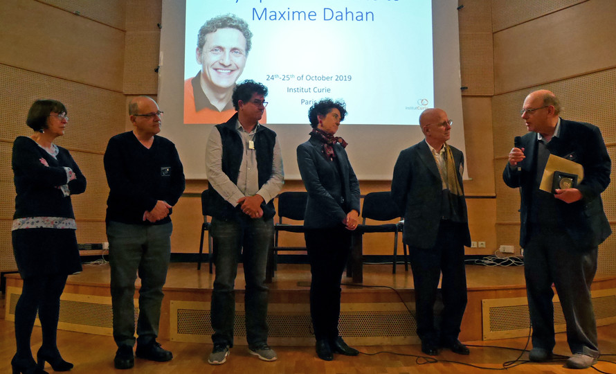 L'an passé, 200 participants se sont réunis pour rendre hommage à Maxime Dahan, directeur de notre Unité de physico-chimie entre 2013 et 2018, ainsi qu'à son immense contribution à la recherche #ContreLeCancer.

Vivez ou revivez le symposium en images ▶️
ow.ly/cBR350CHIrl
