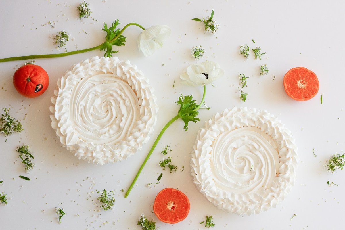 ClemenGold's tweet image. [ D is for Decembers and Desserts ]
We&apos;re thinking citrus inspired pavlovas for the upcoming festive season!  Beautiful and delicious!What dessert are you planning on adding to your #festivetable?
#ClemenGold #findthebrightside