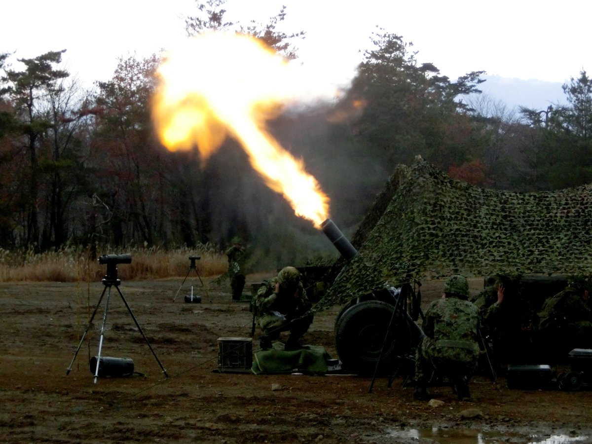 13b_jgsdf's tweet photo. 【方面隊統制総合戦闘射撃】
第13旅団は、あいばの演習場（滋賀県）にて方面隊統制総合戦闘射撃に参加しました。写真は、120mm迫撃砲の射撃です。
#陸上自衛隊 https://t.co/x8CPRmcNY3