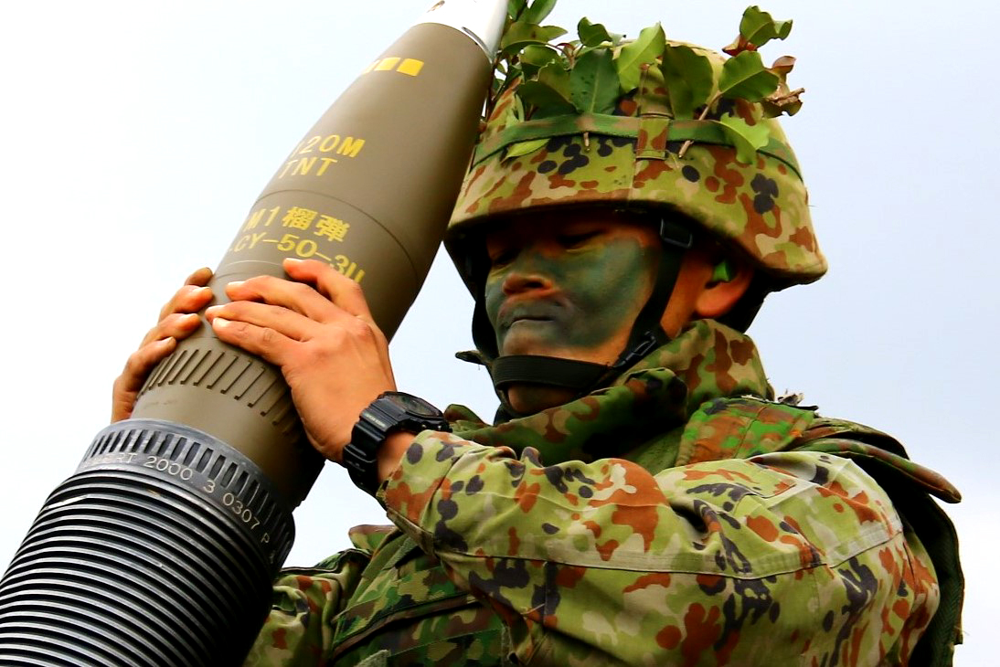 13b_jgsdf's tweet photo. 【方面隊統制総合戦闘射撃】
第13旅団は、あいばの演習場（滋賀県）にて方面隊統制総合戦闘射撃に参加しました。写真は、120mm迫撃砲の射撃です。
#陸上自衛隊 https://t.co/x8CPRmcNY3