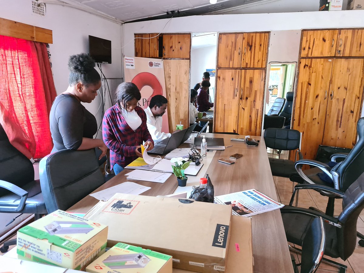 ZambiaAsks's tweet photo. With the training of a 100 young graduates in Livingstone, Lusaka, Mpika and Kabwe in Rights-based CSO work done, 8 of the graduates will take up 3 month internships with the ACA for practical experience. Today the Lusaka 2, Victoria & Risa joined us. #EuropeanUnion #AskProject https://t.co/ShF5vXy6z6