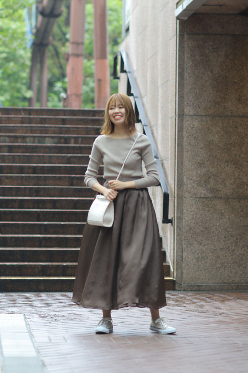 Natural Beauty Basic Staff Coordinate コラボ 神山まりあさん Very Natural Beauty Basic モカカーキはワントーンでまとめて スニーカーでカジュアルダウン 詳しくはこちらから T Co Nh8lfhmswf Staff Coordinate T Co