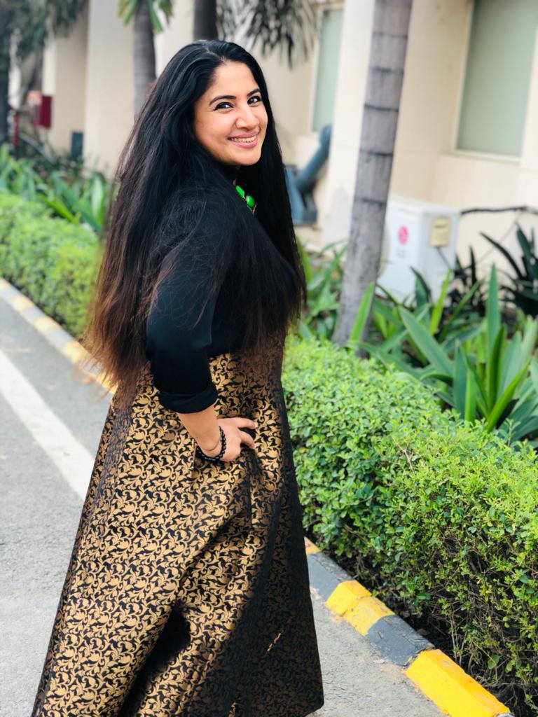payallal's tweet photo. B tht kind of Queen who knows her crown isn’t on her head but in her soul.
Quote Courtesy:@miesha_kingslove #fusiondressing #iammyownmotivation #loveforblack #soulgrowth #gratitudeattitude #herincrediblemindset #iamwhoiam #unapologeticallyme #iammyowncompetition #selfworth 
🧿🧿 https://t.co/C8DHeJr0Rt
