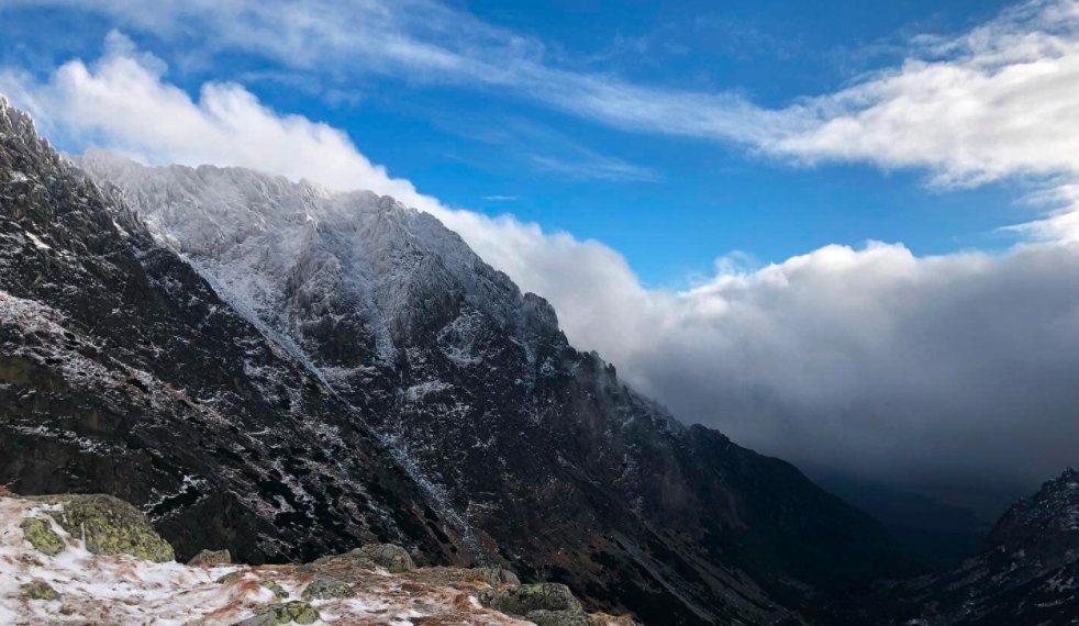 GORSKI_SWIAT's tweet photo. 🇸🇰 #TATRY #tatryofficjal #TeryhoChata jedziemy dalej czas goni:
fot. Nikola Bakusova https://t.co/d0PnjU9lvQ