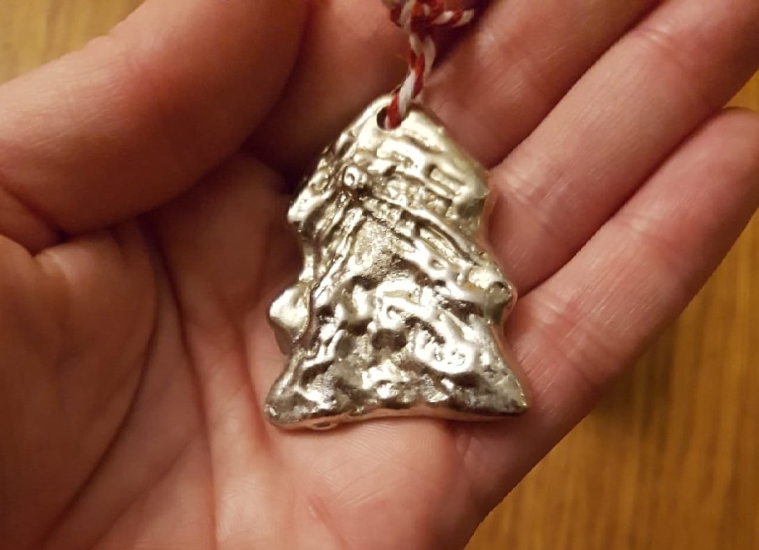 DesignEngLVC's tweet image. Some brilliant extracurricular work from one of our keen year 8 students. They unfortunately missed the pewter pendant project last year due to lockdown, but instead made these lovely Christmas gifts at home. #Creative #Christmascrafts #Festivecrafts #ExtraCurricular