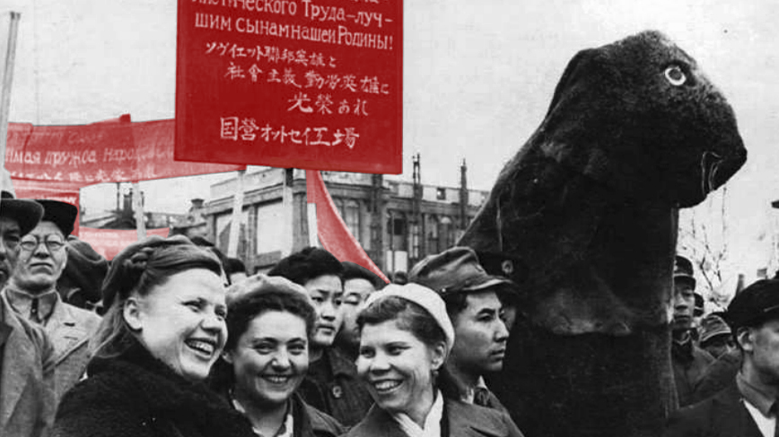 media_dv's tweet photo. «В Японии с давних пор женщина не имеет прав, а здесь я получаю зарплату наравне с мужчинами, и у меня большое желание остаться жить с вами…» Наш историк продолжает рассказывать, как японцы добровольно строили социализм на послевоенном Сахалине https://t.co/gbON4YCfaB https://t.co/QR6vTtW5Pw