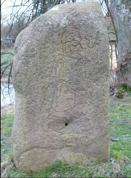 ThomasIvar62's tweet photo. #runsten #bildsten #skÄne En avbildad prÀst eller nÄgot annat pÄ Sövestadstenen 1 (DR 290)? Datering:Vikingatid. Bild: Wikipedia. https://t.co/rzLNs79kz4