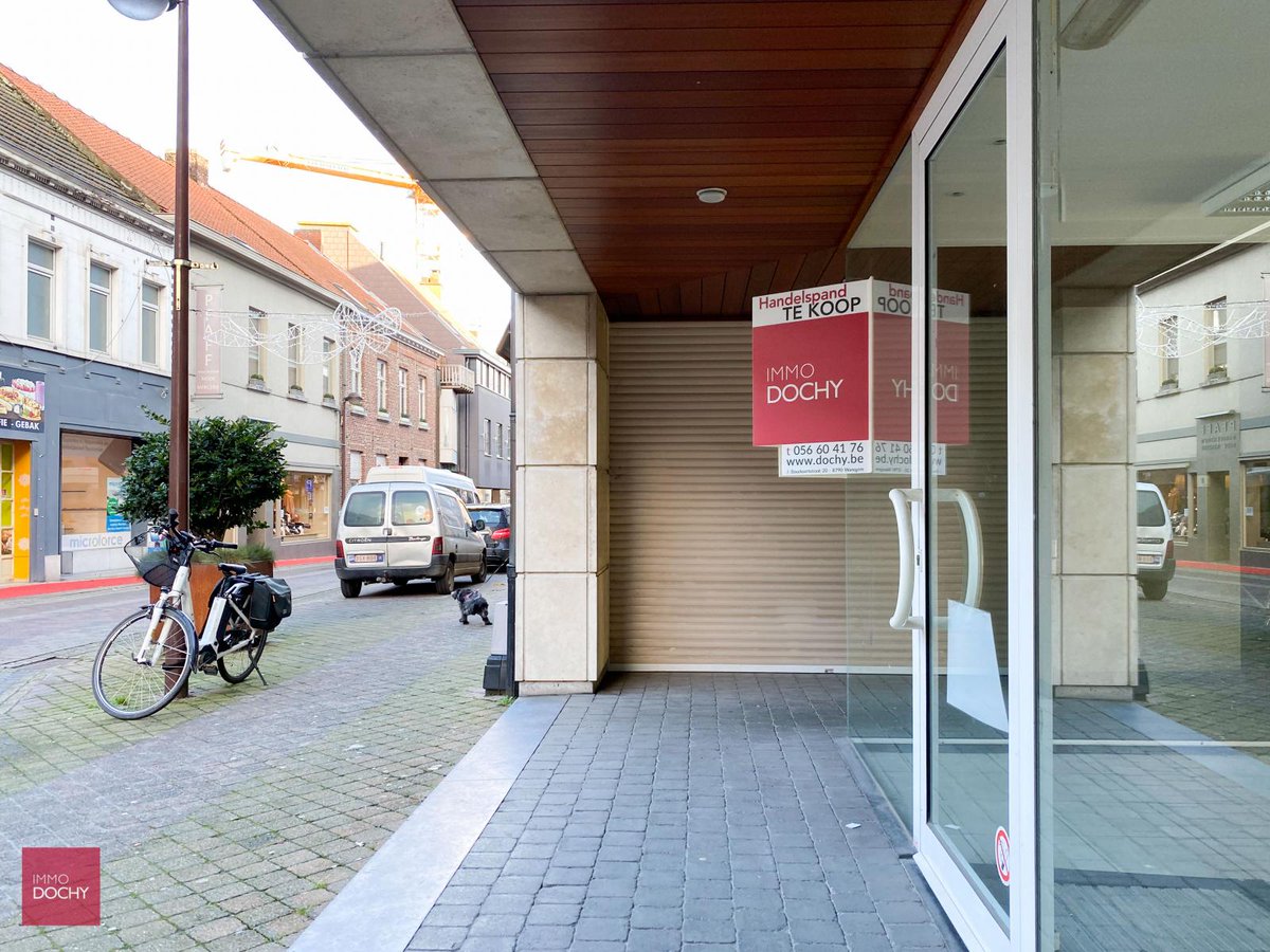 ImmoDochy's tweet photo. [Te Koop] Standingvolle #winkelruimte van ca. 95 m² in #Waregem met kitchenette, sanitair, grote kelderberging, garagebox en private parkeerplaats. Ook interessant als belegging! 🛍️📈 𝗜𝗻𝘁𝗲𝗿𝗲𝘀𝘀𝗲? Meer info op onze website: https://t.co/naHbmLeT6F https://t.co/W9WcCCIRnM