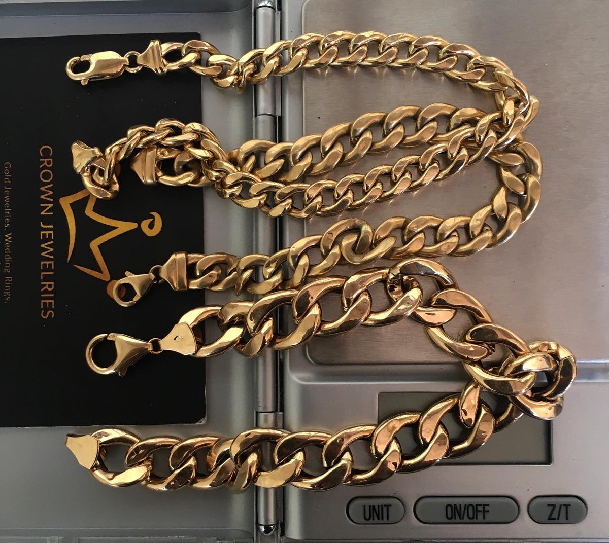 Crown_jewelries's tweet photo. We offer nothing but the best.
👑 18kt Gold Cuban hand chains
#gold #handchain #cuban #crownjewelries #WizkidInLagos #OsheyByCharisma #NigeriaNeedsPIB #WhatsGoingOn #EricaLeads https://t.co/SsfvNMqTpe