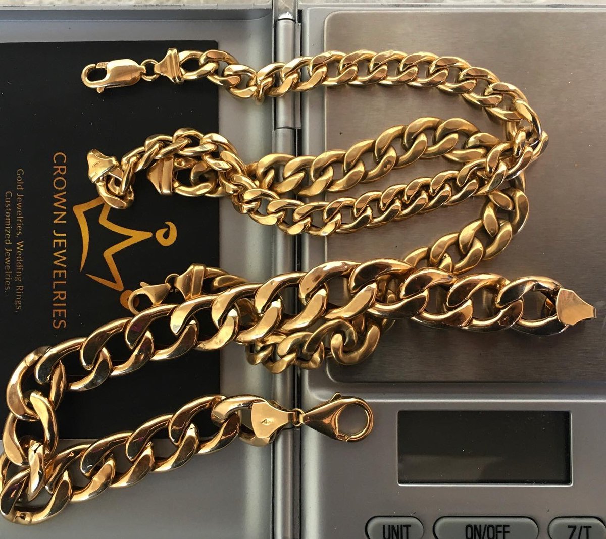 Crown_jewelries's tweet photo. We offer nothing but the best.
👑 18kt Gold Cuban hand chains
#gold #handchain #cuban #crownjewelries #WizkidInLagos #OsheyByCharisma #NigeriaNeedsPIB #WhatsGoingOn #EricaLeads https://t.co/SsfvNMqTpe
