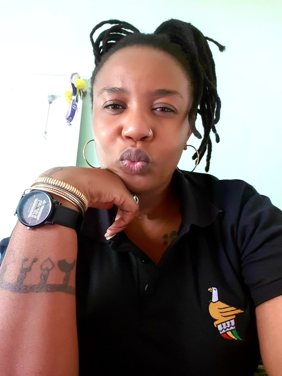patphiri's tweet photo. Happy Friyaaay lovelies 😘
T-shirt: @Greatzimregalia
Watch: @NdebeleCrush
Glow lokunye: My mama, my ancestors and God 🌻
Mood: Ndi-he-pi 🥰
#ShebasBaby #GodsFavourite 💛
#inked #pierced #dreadlocked https://t.co/zbbxLTOCVd