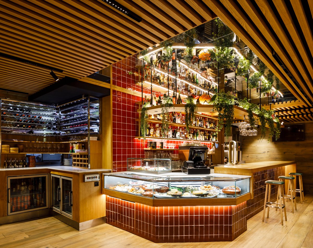 mgrassiphoto's tweet photo. Recently I shot the restaurant El cargolet Picant, a project by Carlos Martínez Interiors. A cosy and intimate place with a fine interior design. #marcelagrassi #marcelagrassiphotography #interiors #interiorsphotography #designrestaurants #restaurantsandbars #hospitality https://t.co/3Fb2mvDXXk
