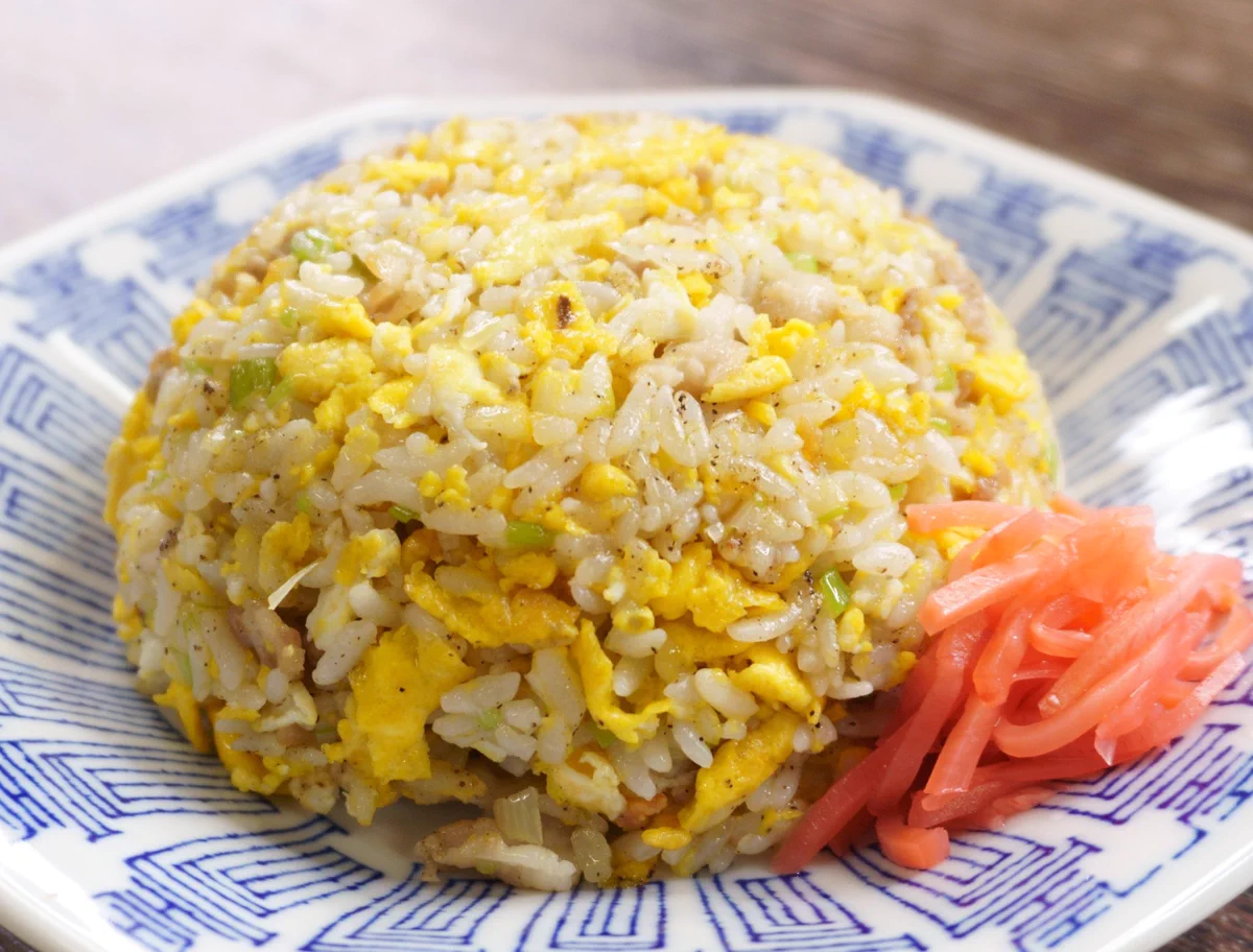美味しさのポイントは生姜と油にあり？！絶品チャーハンの作り方！