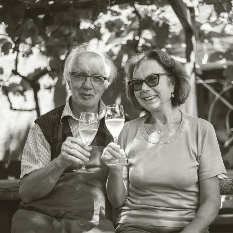 TheBuyer11's tweet photo. When Josef Reiterer decided to make metodo classico in Alto Adige his village could only be reached by cable car. At 1200m #Arunda is the highest sparkling wine producer in Europe &amp; @AnneInVino was so impressed with the wines she tracked him down. Click https://t.co/B0glfqvzLz https://t.co/RlhGpc8X2g
