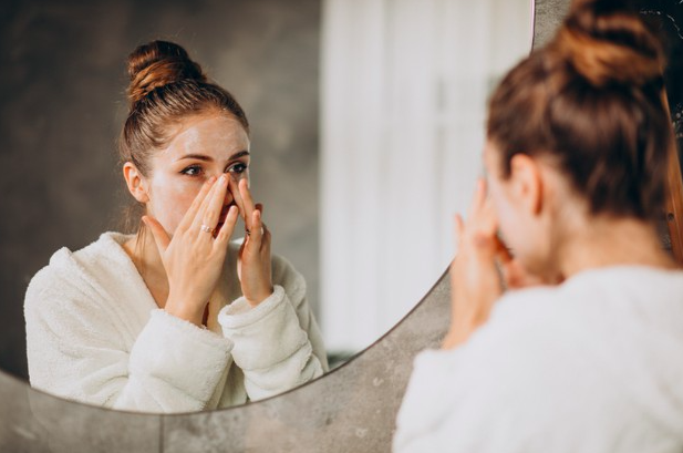 quironPREV's tweet photo. ¿Qué podemos hacer para prevenir el #acné y otras lesiones dermatológicas  derivadas del uso de la #mascarilla? 😷 https://t.co/BxyUflDPi5 https://t.co/J43BdhIP5m