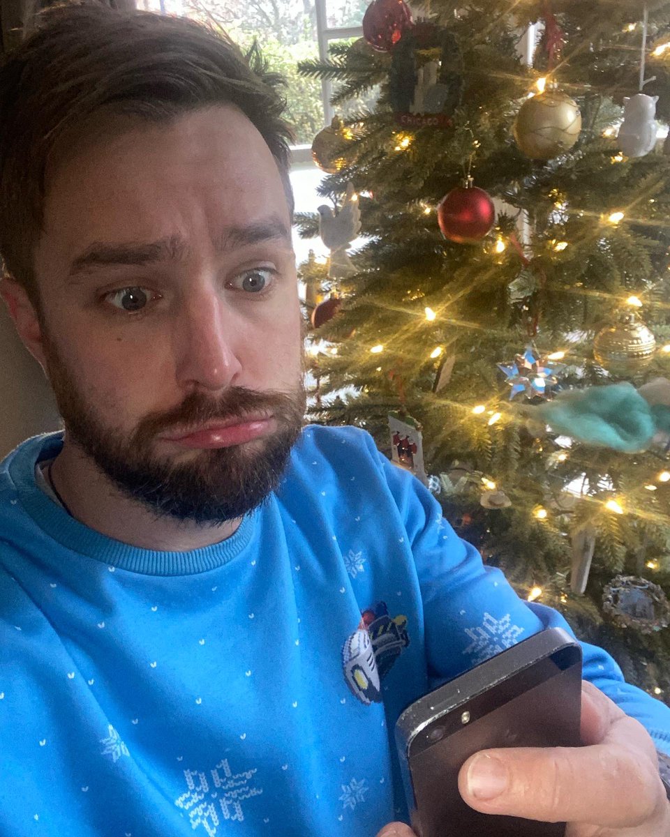 IainDoesJokes's tweet photo. 3⃣ stages of ordering a loved one a gift at Christmas, with @ubereats_uk & @starbucksuk! It's been a rollercoaster of a year but @thewhitmore’s been there for the highs (binging Schitts Creek) & the lows (losing zoom quizzes)
What’s your #redcupreason for sending a coffee? #ad https://t.co/1KBKDnioG8