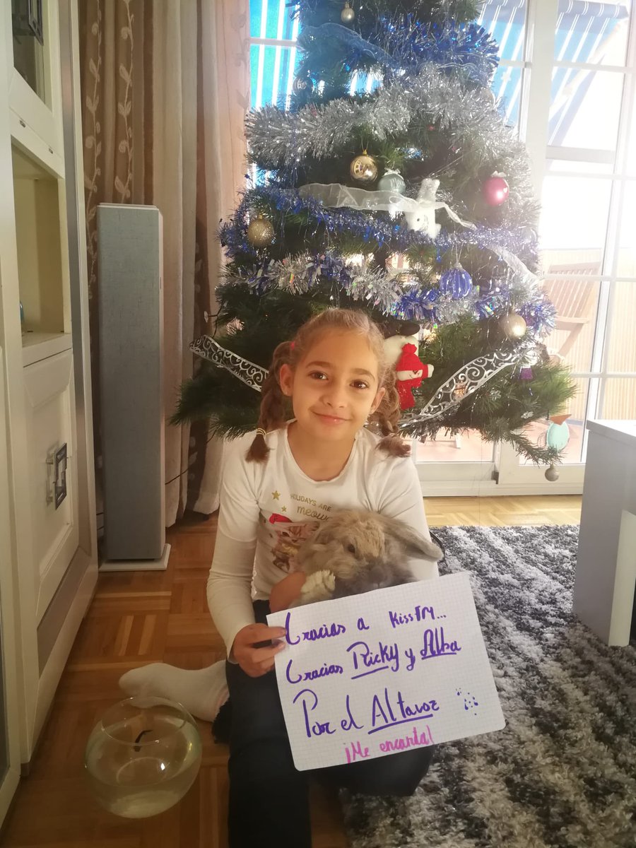 playkiss_es's tweet photo. 💙 DEDICATION DAY 💙
¿Quieres dedicar una canción en Play Kiss?
📲Envía tu nota de voz al #DedicationPhone: 646 84 39 64
🎁Hoy regalamos un Speaker 7 Tower de @EnergySistem como el que nos muestra Valeria de Madrid en la foto. ¡Está preciosa!
#FelizViernesATodos https://t.co/VKlwwu0Gu3