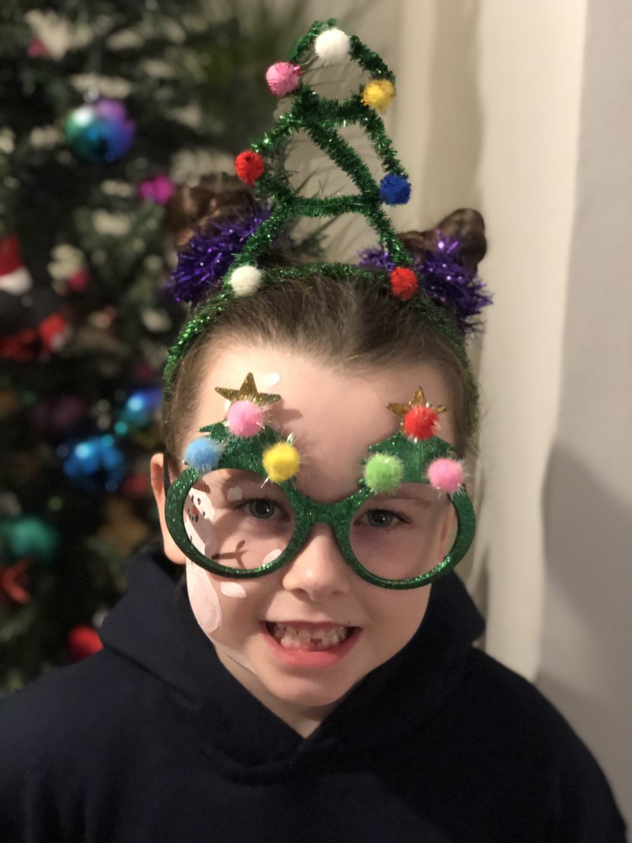 Kateleech92's tweet image. Festive accessories/Santa dash day @HFCronton  today 🎄🥰