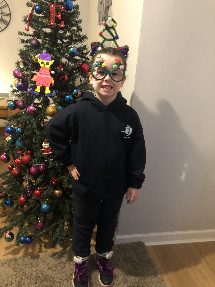 Kateleech92's tweet image. Festive accessories/Santa dash day @HFCronton  today 🎄🥰