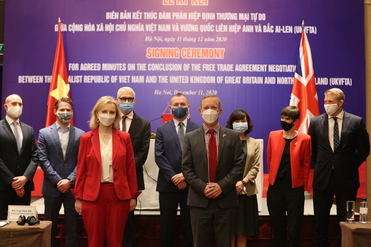 3/4 - businesses in  joined Secretary  @trussliz, HMA  @GarethWardUK & HMCG  @EmilyHamblinUK to mark this milestone. By the time of  FTA's full implementation, 99% of tariffs will have been removed. This is a deal that provides certainty for UK businesses trading w/ Vietnam.