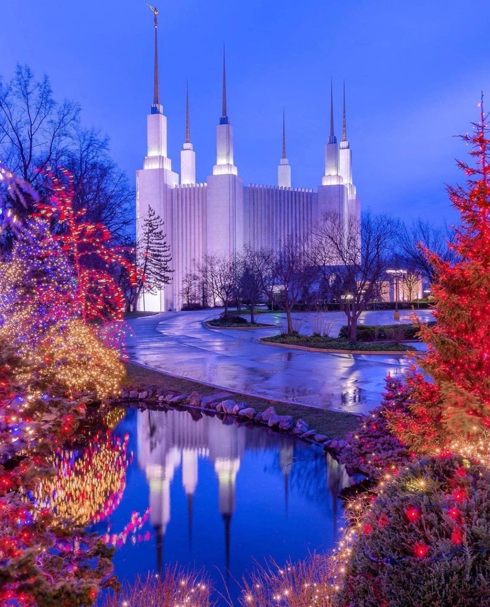 WeFollowHimDMV's tweet photo. The 43rd Annual Drive-Thru ONLY Festival of Lights begins TODAY! It will run from 6-9pm nightly until December 28th. Tag them in your pictures using #DCTempleLights. Visit https://t.co/Ql0QbwsZvc for more information. Thank you to @dcsplicer1 for this photo! #LightTheWorld https://t.co/rQKzUJY4Ib