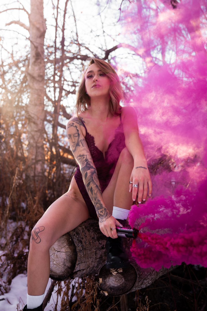 Back at it again with some #smokebombs 😍❄️ 

These are my favourite prop to work with!! Shoot me a DM to book yours 😉

#yegboudoir #smokebombphotography #boudoirphotography #winterboudoir #outdoorboudoir #yeg #smokegrenade