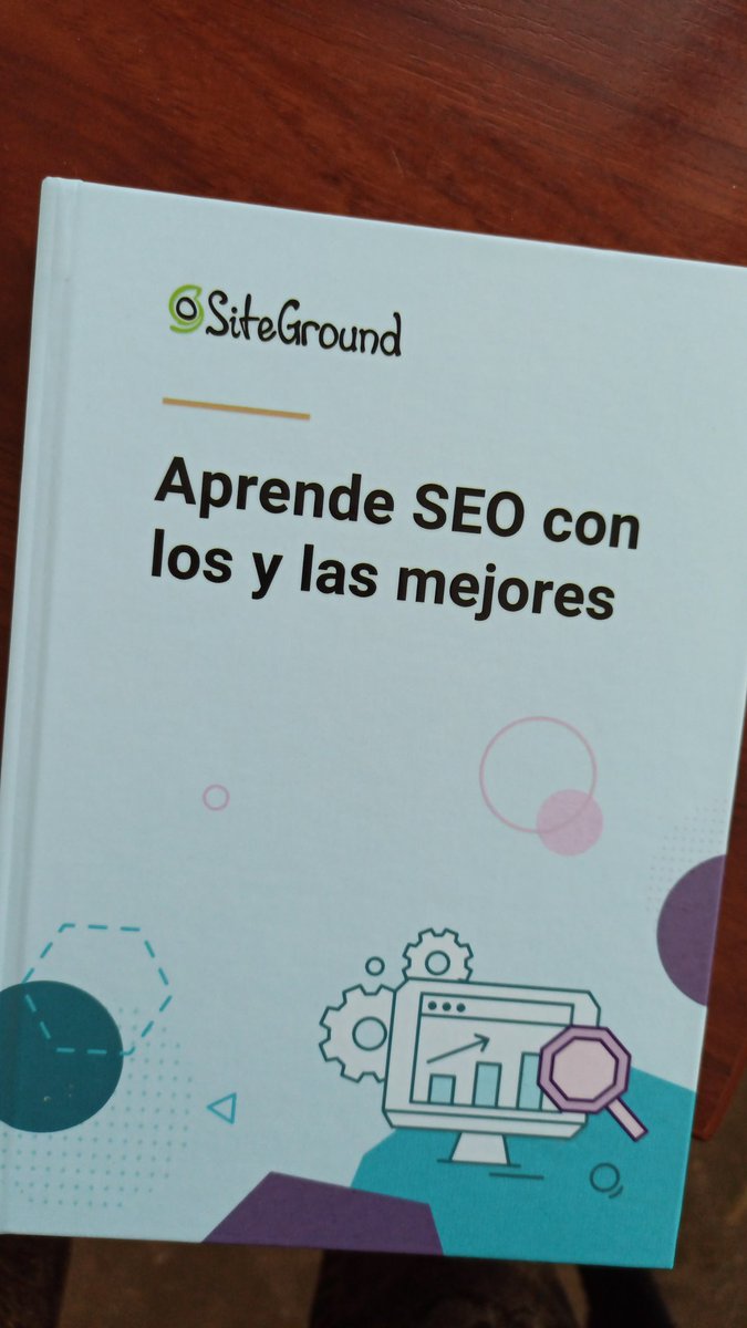 tanaligato's tweet photo. Qué lindo se siente en papel 🥰 Mil gracias @SiteGround_ES y @kokebcn! #libroSEO #SEO https://t.co/yRuKayUEIl