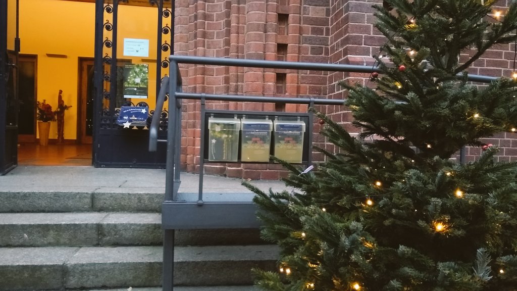 Auch wenn vieles anders wird... 
die Hoffnung bleibt! 

Hängt eure Wünsche mit Stern-Anhängern in den #Hoffnungsbaum! 

weil-wir-Hoffnung-brauchen.de 

#Advent #Weihnachten2020 #weilwirhoffnungbrauchen 
#tsevangelisch