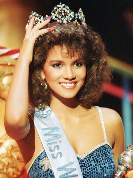 Hollywood star, Halle Berry wears the famous blue crown as she wins Miss World "for rehearsal purposes only" at the Miss World 1984 Dress Rehearsal!