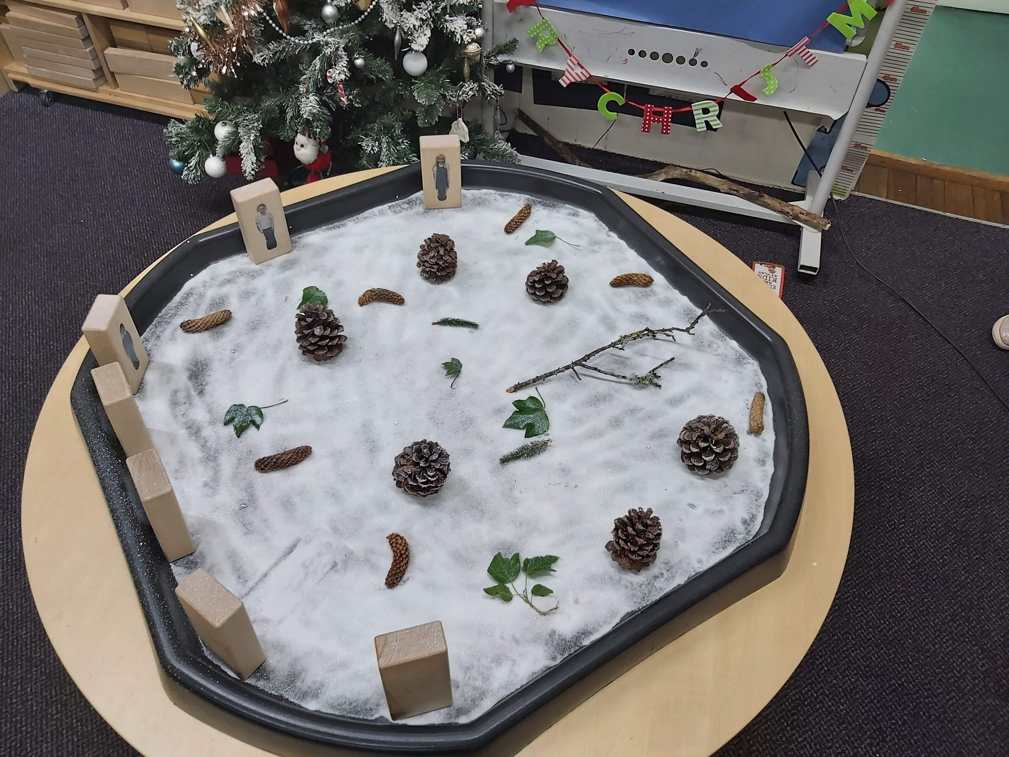 Winter tuff tray - Build a Winter Wonderland