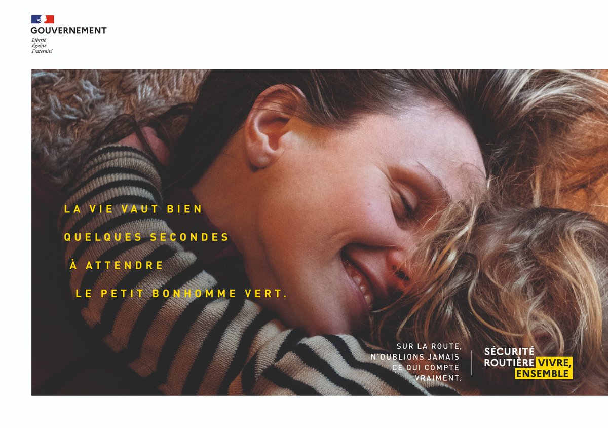La vie vaut bien quelques secondes à attendre le petit bonhomme vert. Sur la route, n’oublions jamais ce qui compte vraiment.