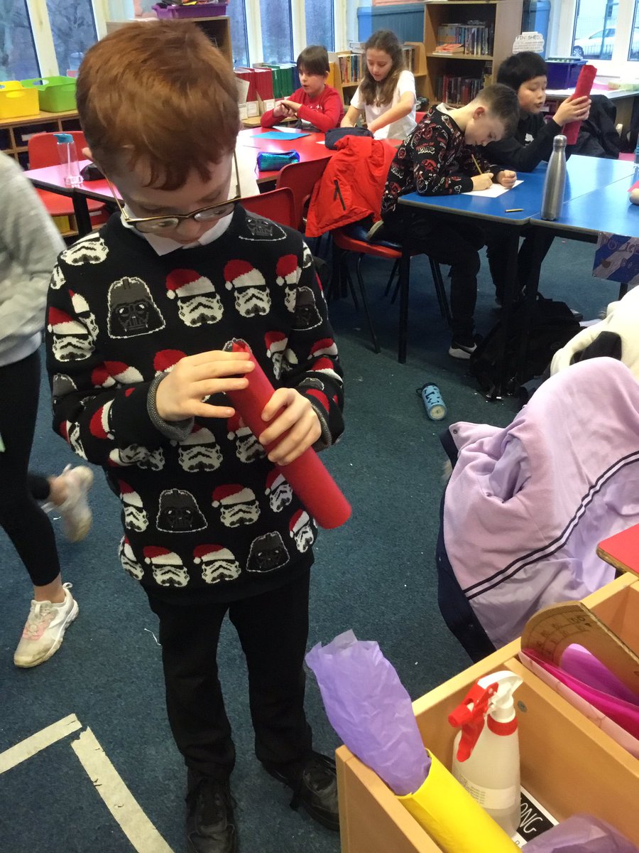 AuchinlochPrim1's tweet photo. We finished our Christmas crackers in Room 4. We hope you like them 😁 https://t.co/janiGAC8at