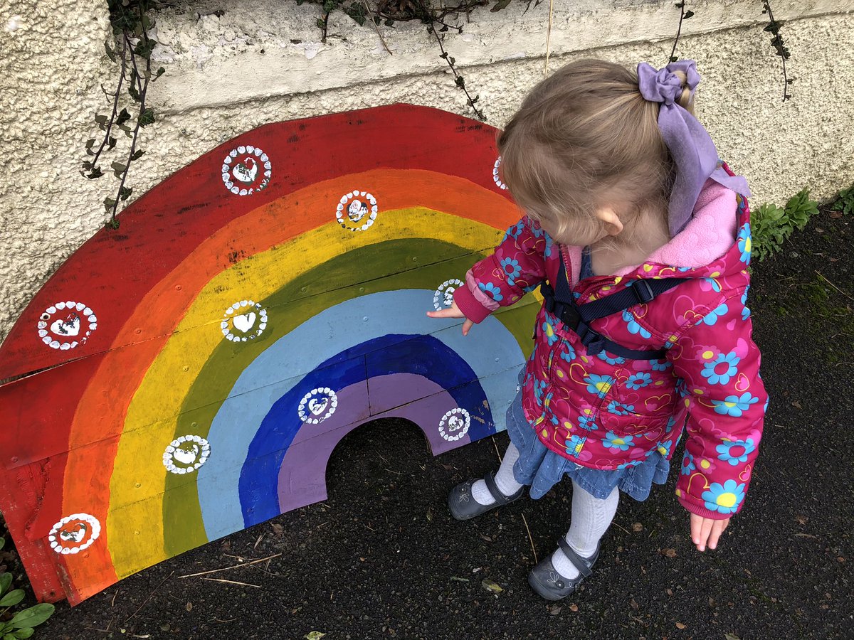 still_kel's tweet image. A lovely teachable moment as we reinforce our colour recognition skills while out and about this afternoon. 🌈#earlyyearsteaching #homebasedchildcare @PACEYchildcare
