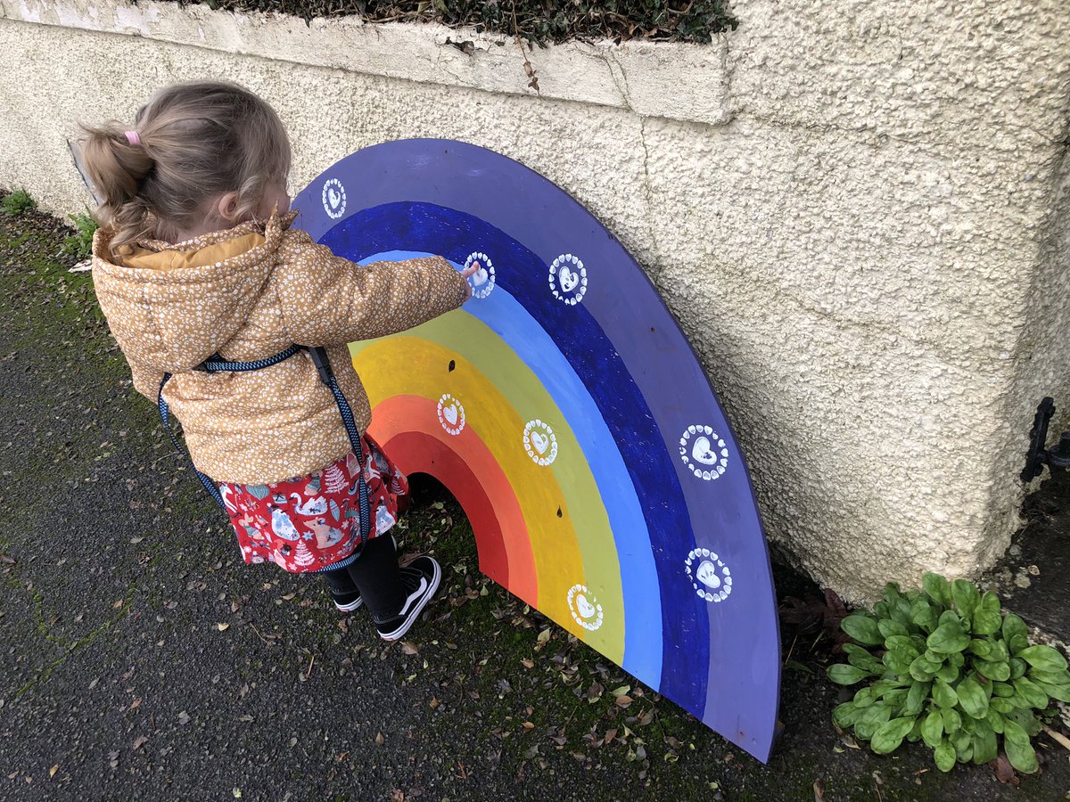 still_kel's tweet image. A lovely teachable moment as we reinforce our colour recognition skills while out and about this afternoon. 🌈#earlyyearsteaching #homebasedchildcare @PACEYchildcare