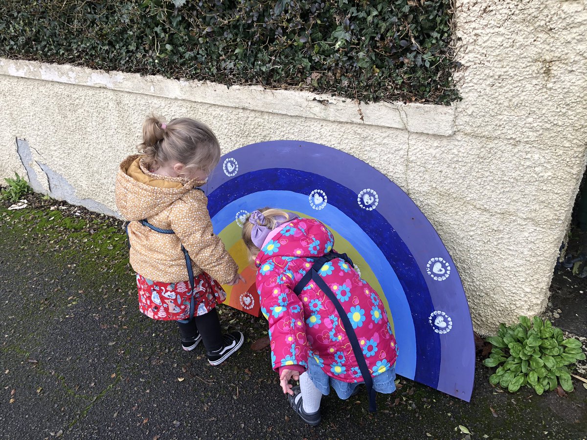 still_kel's tweet image. A lovely teachable moment as we reinforce our colour recognition skills while out and about this afternoon. 🌈#earlyyearsteaching #homebasedchildcare @PACEYchildcare