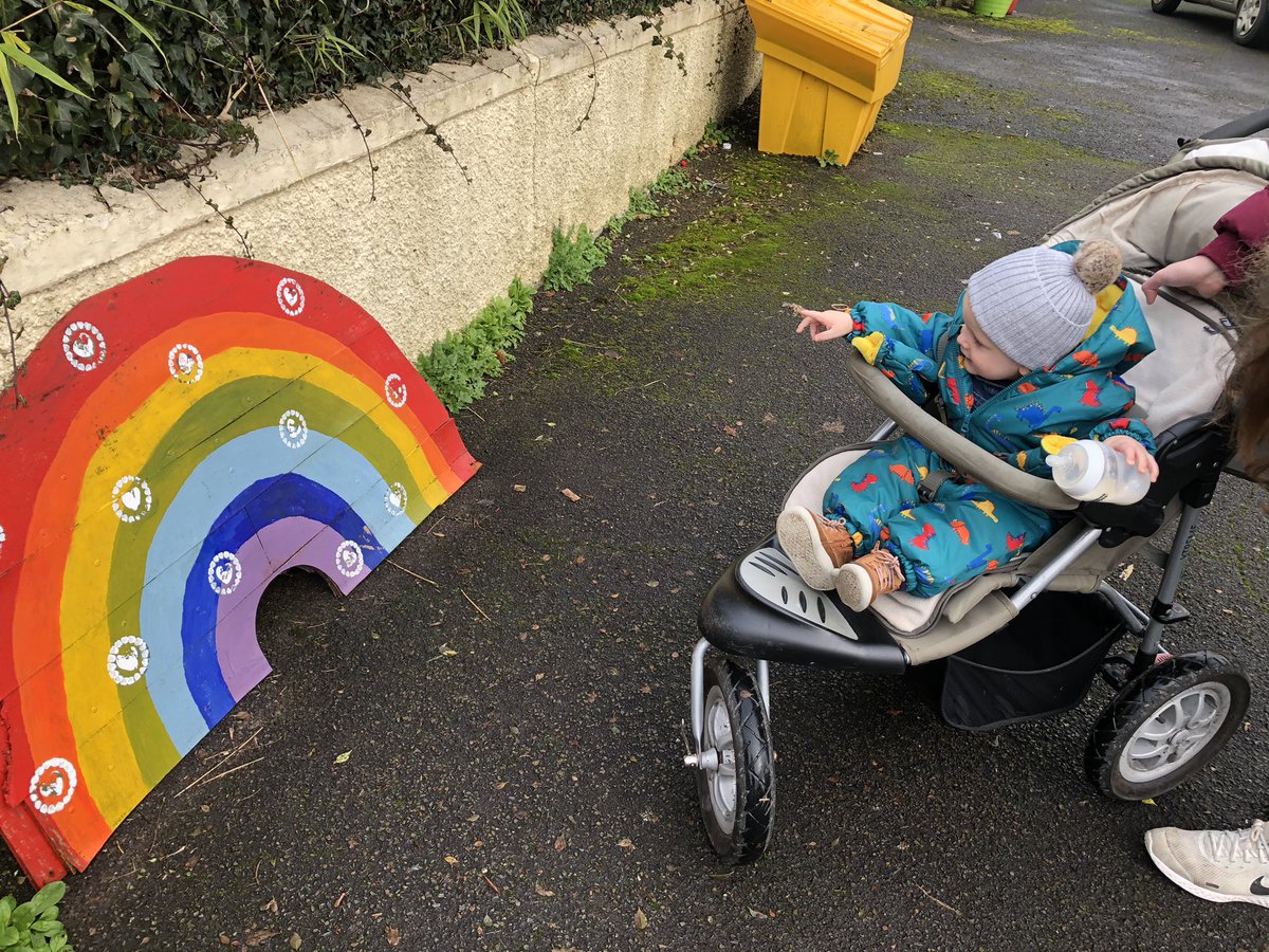 still_kel's tweet image. A lovely teachable moment as we reinforce our colour recognition skills while out and about this afternoon. 🌈#earlyyearsteaching #homebasedchildcare @PACEYchildcare