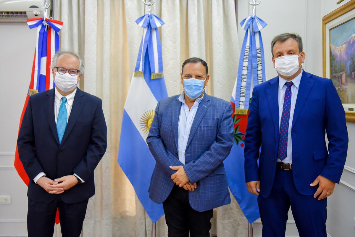 Sec_ReInst's tweet photo. El secretario de Relaciones Institucionales junto al Gobernador @QuintelaRicardo recibieron hoy la visita del embajador de Chile @nmonckeberg, para poder planificar una agenda y discutir proyectos para el intercambio comercial, cultural y educativo entre los países vecinos https://t.co/gJWfGi2MDf