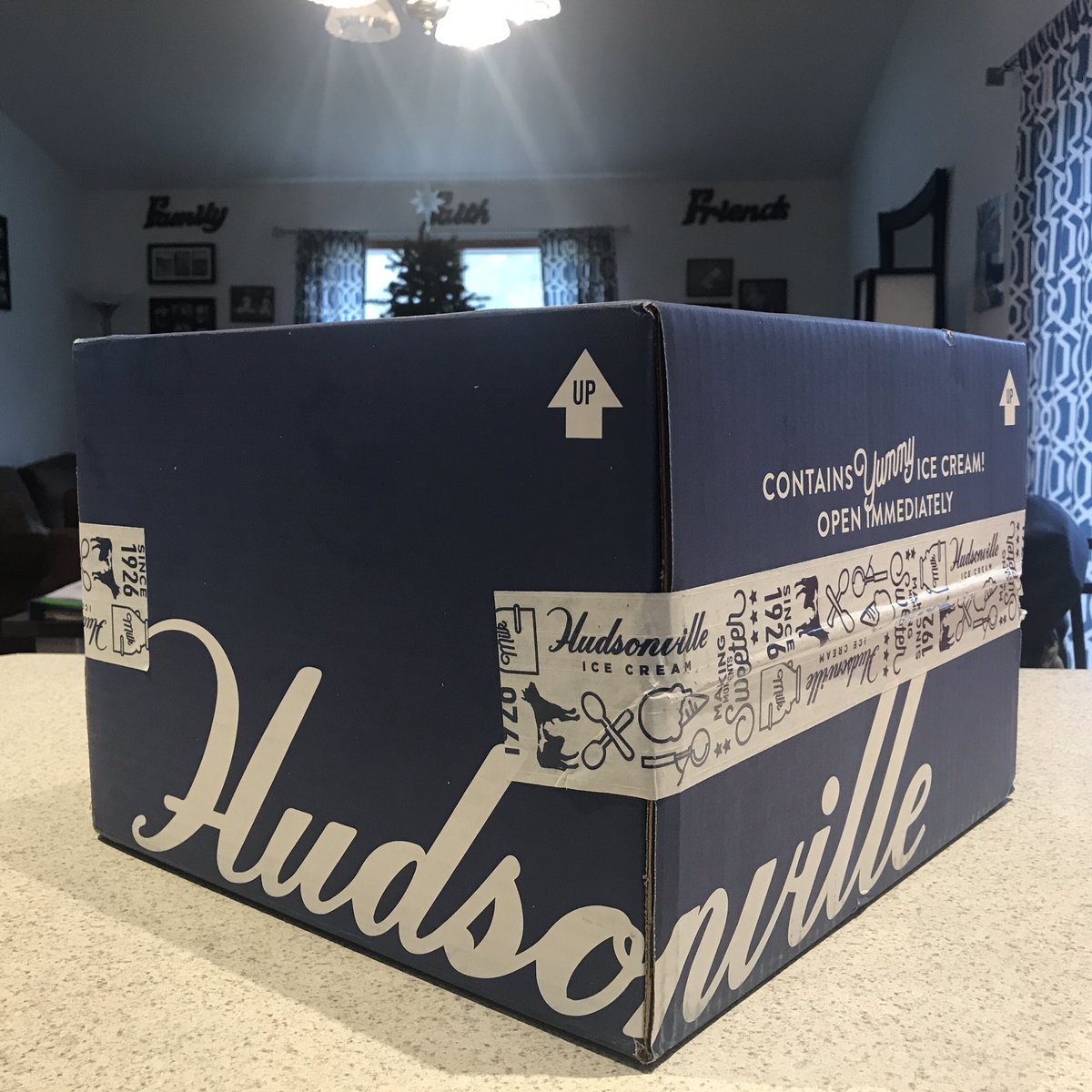 k_klassen11's tweet image. Just had a great surprise dropped off while teaching from home. Thank you @Hudsonville_IC and @mhoughton44! #RandomActsofIceCream