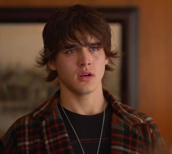 charlie gillespie as troy bolton: a thread 