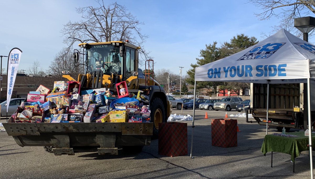 DanSeaver's tweet photo. Huge thanks to @agcmaine for another incredible @WGME #JoyOfSharing donation this year! Drop off your donations today only at our studio. https://t.co/ubFzrkj6Wq