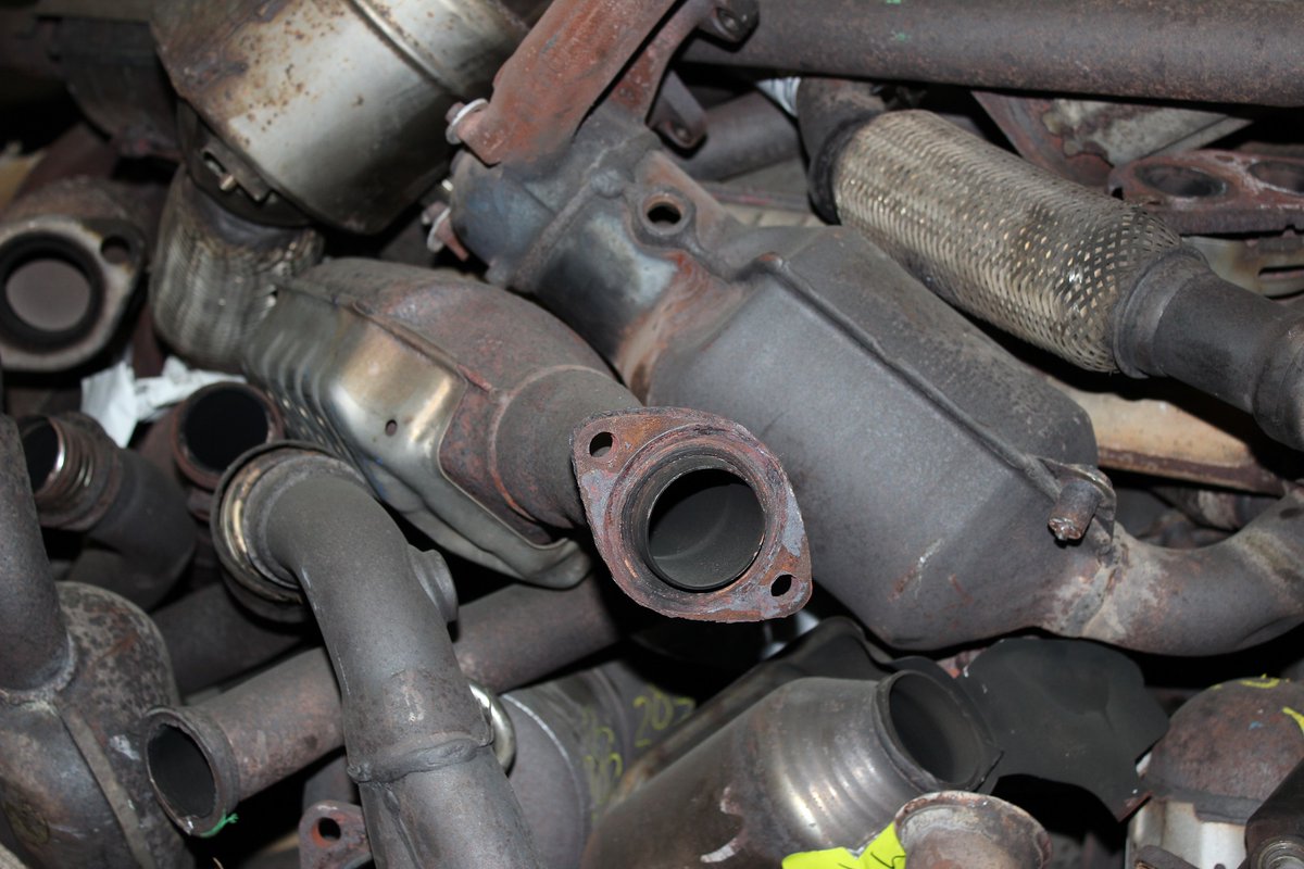 NYorksPolice's tweet photo. There has been a spate of catalytic converter thefts in York in recent weeks. 📈

We've launched an operation catch these cat criminals - but we need your help.

Together, let's make the city a 'no-go' area for catalytic converter thieves. 🚙🚗🚛

➡ https://t.co/AYSHP43rZZ https://t.co/TirqQlyp7a
