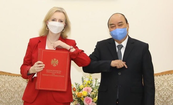 2/4 - The deal takes  a step closer towards accession to the  #CPTPP. Meeting  @VNGovtPortal PM Nguyễn Xuân Phúc, Secretary of State  @trussliz thanked Vietnam, a CPTPP founding member, for the public support shown for UK’s accession to the group.