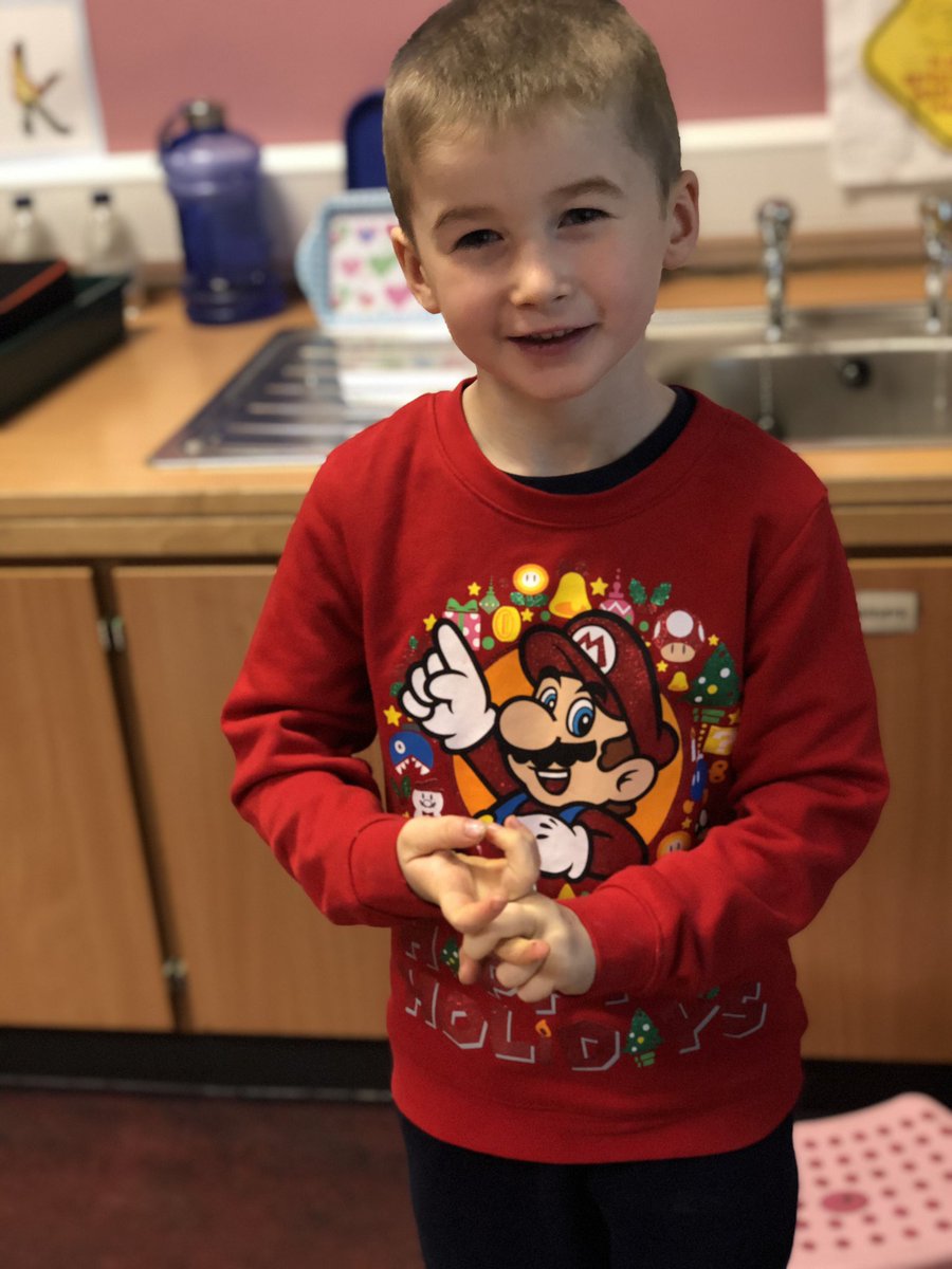 MissELRoss's tweet photo. Some of our lovely p1 chilling in their Christmas jumpers today. 🎅🏼 https://t.co/VLYQR1cIo7