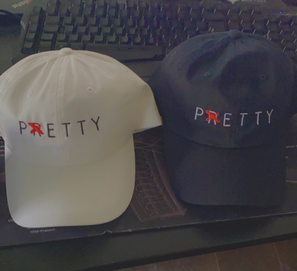 Lisa_Sharpe94's tweet photo. @thenikkiglamour The first few bits of what I ordered arrived today! I’m in love thanks girl! 🤍🖤 #prettypetty https://t.co/i8h0WoVmri