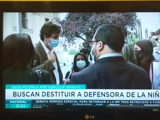 MccSomos's tweet photo. #DestitucionDePatriciaMunoz  @CuideChile @conmishijosnocl @EmblematicosUni @Bobadillarecha1 @PadresCiudadans @MccSomos 

Organizaciones de padres  firmamos un requerimiento para un sumario administrativo a la defensora de la niñez por llamar a la revolución a NNA. @Plaid_Pinera https://t.co/HxqNqFkIk8