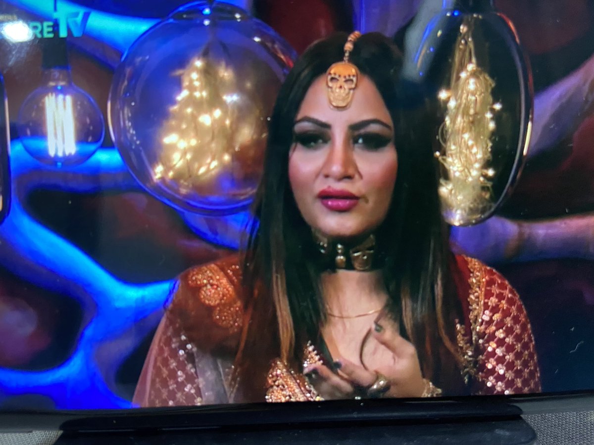 Audience Choice ?
Sabse Badi Drama Queen 👑 

#RakhiSawant  #ArshiKhan #BB14 <a href="/OrmaxMedia/">Ormax Media</a>
<a href="/BiggBoss/">bigg boss</a>

RT.      🔁                      Like❤️