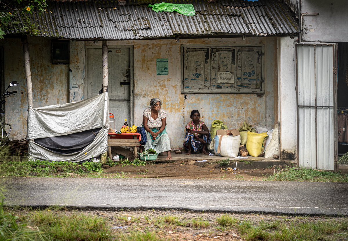 KindLankans's tweet photo. Not everyone is privileged, not everyone has the choice to slow down or have the peace of mind to appreciate the positivity, especially during a global pandemic.
.
.
So be kind, even more than ever to less fortunate families who are struggling to meet their ends. #COVID19SL #Hope https://t.co/UAHQlcTjFv